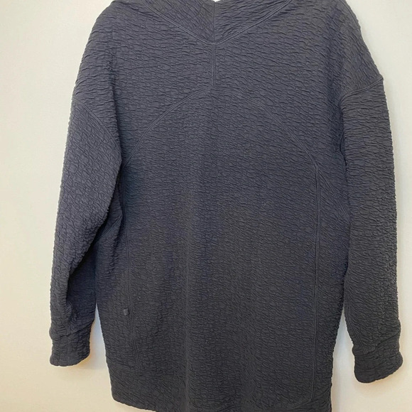NWOT Lululemon|| Rippled V-Neck Pullover in Black Size 4 - Picture 11 of 11